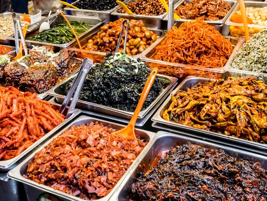 Exploring the Vibrant Culture and Flavor of Gwangjang Market, Seoul